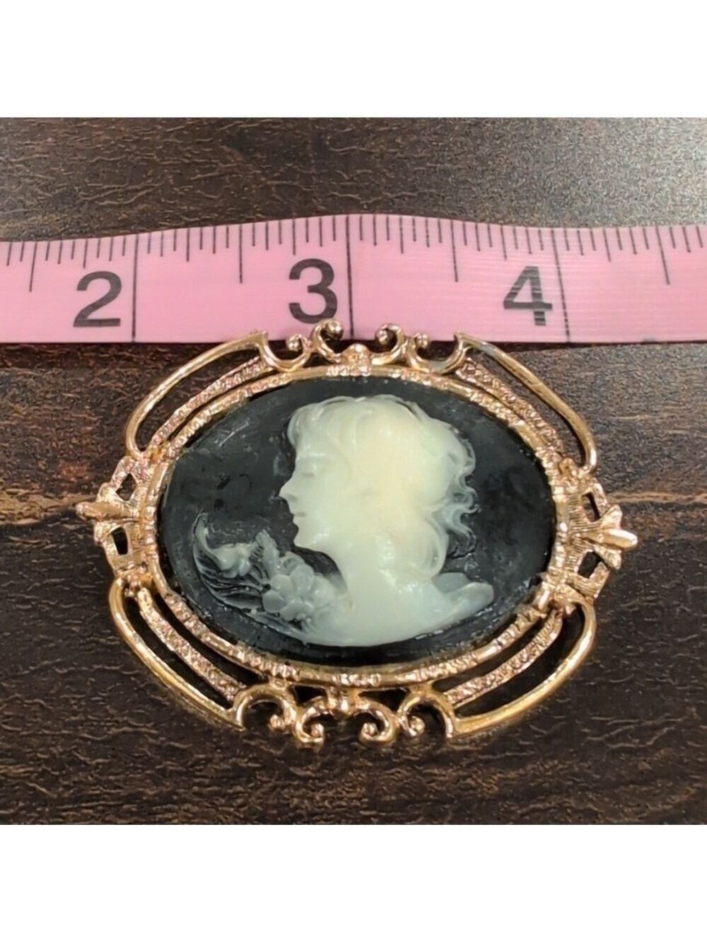 Vintage Cameo Brooch with Gold Tone Frame, Colors Black White Gold - Picture 4 of 4